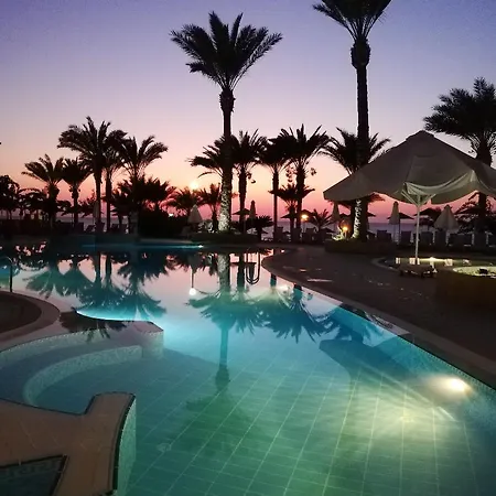 Lejlighedshotel St. George Gardens & Klorakas